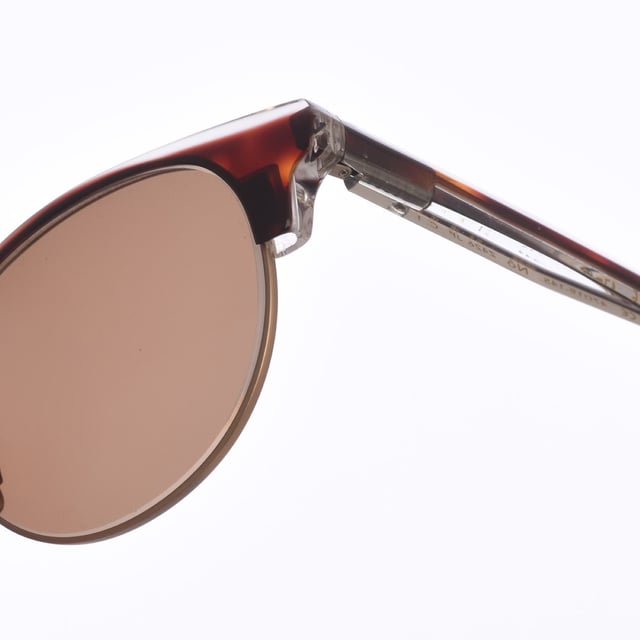 Sunglasses No.
 Zen sunglasses with acetate and metal frame.
 Form pantos.
 Acetate temples.
 100% UV Protection.
 Includes a neutral fabric cover.
 Measures: Lens height: 40 mm
 Lens width: 47 mm.
 Bridge: 19 mm.
 Temples: 145 mm.
 Composition: Acetate, Metal
 Care:
Cleaning and maintenance:
 -Clean the glasses with soap and water (neutral).
 - Do not use dirty or abrasive cloths, which may alter the characteristics of the filters.
 - Use only original accessories and spare parts.