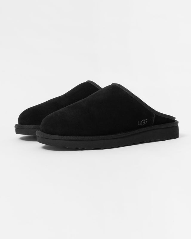 An effortless take on UGG's icon with the same rich suede and soft sheepskin, the new Classic Slip-On offers easy entry and a laidback look. Lined in their signature UGGplush™ blend of upcycled wool and plant-based TENCEL™ Lyocell, it's finished with an ultra-lightweight outsole for grip and cushioning.

Suede upper
17mm UGGplush™ 60% upcycled wool, 40% TENCEL™ Lyocell lining
10mm sheepskin insole
Sugarcane EVA Outsole or Treadlite by UGG™ EVA outsole
Textile binding made from 100% recycled polyester fibers
Heat-embossed UGG® logo

1129290
 