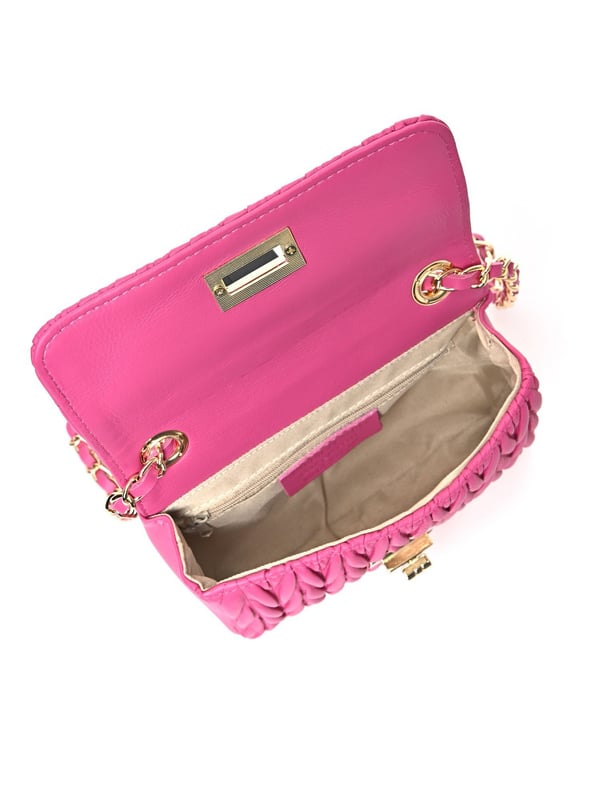 Bolso cruzado  
100% cuero de vaca  
Cierre de hebilla en la parte superior  
Bolsillo interior con cremallera  
Dimensiones: 12x20x5 cm  
Correa para el hombro: 120 cm ajustable  