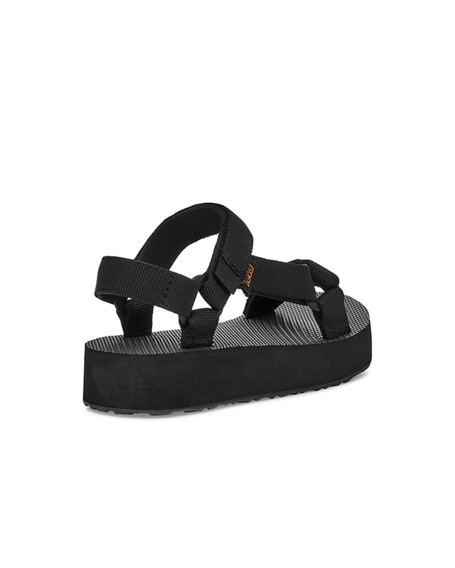 Taking cues from the women’s Midform Universal, this pint-sized platform stands up to summer vacation with water-loving webbing and a lightweight, EVA foam midsole.