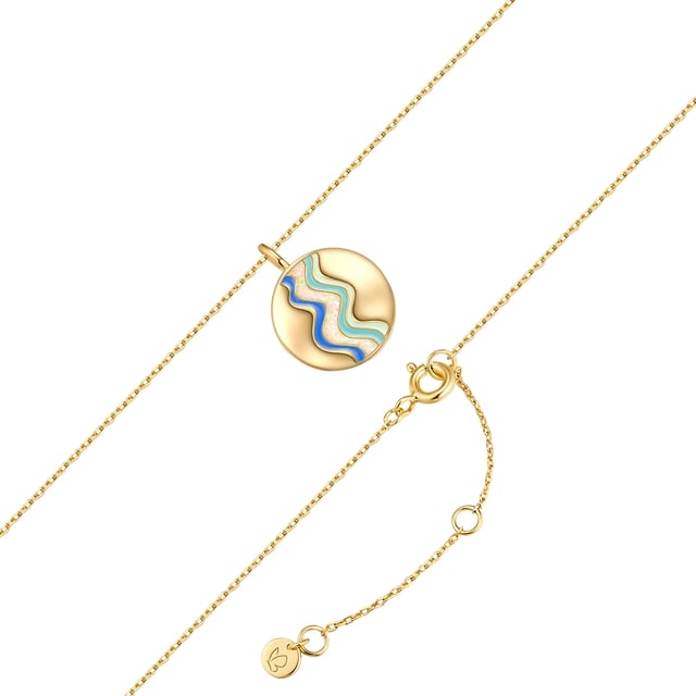 Boho jewelry is on trend - like this necklace from the Glanzstücken Munich label. The eye-catcher is the amulet-shaped pendant, decorated with wave-shaped inlays made of opal and enamel, which are reminiscent of the power of water. Did you know that iridescent opal is considered a stone of inspiration and creativity? It helps to release blockages and gives you positive energy. The circular pendant adorns the décolleté on a delicate anchor chain, both made of 925 sterling silver and refined with classic yellow gold. You can easily adjust the length of the chain using the extension piece with spring ring clasp. A piece of jewelry that not only casually rounds off festival looks!