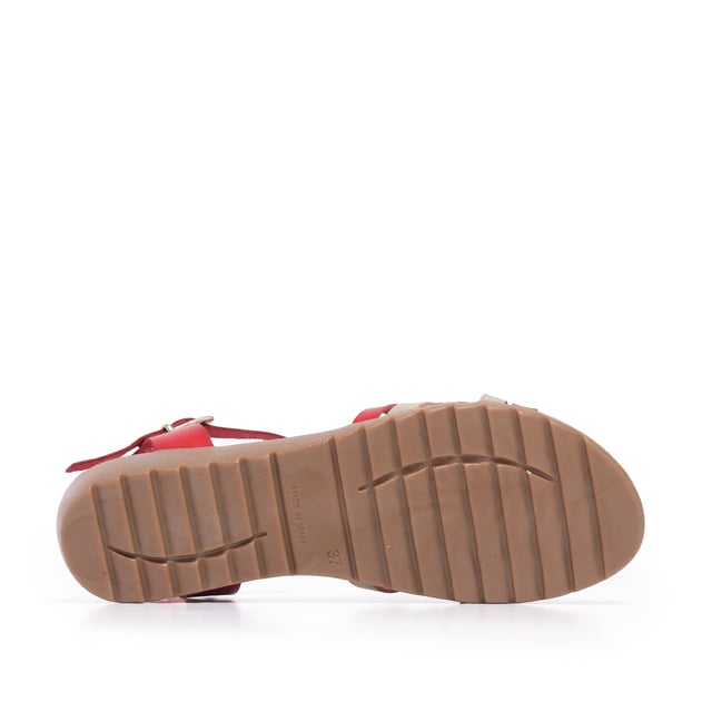 Flat leather sandal with five crossed strips. Closure: metal buckle. Upper, inner an insole : leather. Sole: Non-skid TR caramel color. MADE IN SPAIN.