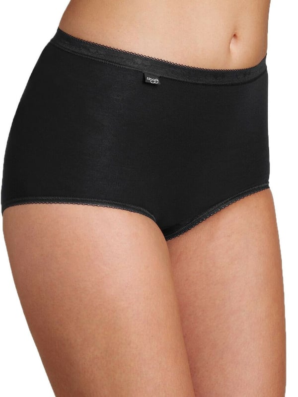 Sloggi Basic+ Maxi Brief. 4 Pack. Cotton rich knickers. Full brief with elasticated waistband. The product is machine washable.