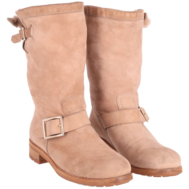 Jimmy Choo Flat Biker Boots in Nude Suede VINTAGE, RRP AS NEW
Jimmy Choo's Biker II mid-calf boots are destined to be a seasonal staple. Made from smooth nude suede, they feature subtly logo-engraved buckle straps, and cleated treads for proper traction over tricky terrain.
Jimmy Choo Flat Biker Boots in Nude Suede
Condition: Good
Sign of wear: Fair sign of wear, fair creasing on cap toe, light fading on velvet
Size: EU 40/US 10
Color: Nude
Material: Suede
SKU: 158747