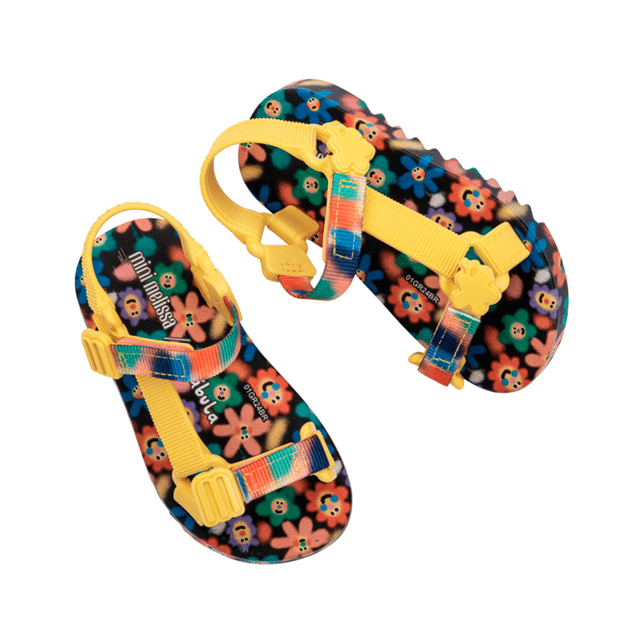 Experience unmatched fun and fashion with the Mini Melissa Playtime + Fabula - the sport sandal (papete) you never knew your mini desperately needed! The silhouette and has treaded soles and velcro straps with M logos. The insoles feature a unique, colorful print that is the perfect extra detail for a sunny day.