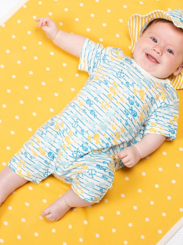 Perfect for playing or snoozing, this romper featuring our colourful and cute fish explorer all-over print is comfy, practical and great for the summer season.