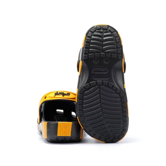 Inspired by Harry Potter’s Hufflepuff House scarf in yellow and black, these Classic Clogs are lightweight, water-friendly, and buoyant. Featuring breathable ventilation ports and pivoting heel straps for a secure fit, they're perfect for fans seeking style and comfort. Customisable exclusive Hufflepuff-inspired Jibbitz™ charms.