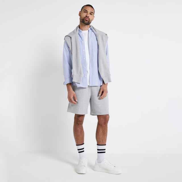 Regular fit, Side slip pockets, Elasticated waist, Cotton for this product has been responsibly sourced