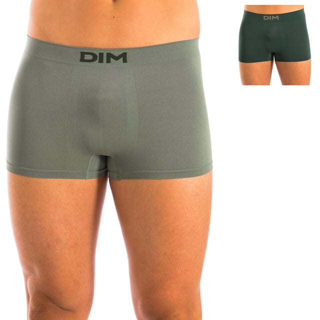 Pack-2 boxers Unno Basic by Dim.
Color Verde.
Cinturilla elástica, con nombre de la marca en la parte central.
Tejido transpirable.
Frontal anatómico con capacidad de sujetar sin apretar.
Sin costuras.

Composición:  80% Poliamida, 18% Elastano, 2% Poliéster.

Cuidados:
- Lavara a mano a temperatura máx. 40º.
- No utilizar lejía.
- No permite el uso de secadora.
- No planchar.
- No lavar en seco.