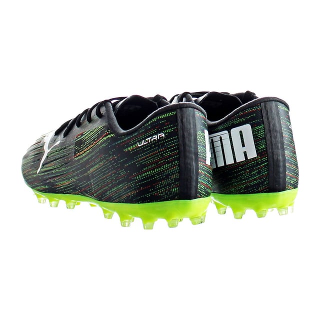 Puma Ultra es para el jugador que pone la velocidad por encima de cualquier otra cosa, utilizada por jugadores como Antoine Griezmann y Sergio Agüero
Equipado con tecnología de Matryxevo, en forma de una parte superior tejida fusionada con fibras de aramida y carbono, asegurando un bajo peso y un cierre completo.
La suela exterior SpeedUnit de PEBA ultra rápida, inspirada en la pista que se ejecuta con sus espárragos en forma de V ofrece la máxima tracción.
Bota mg para hierba natural y artificial