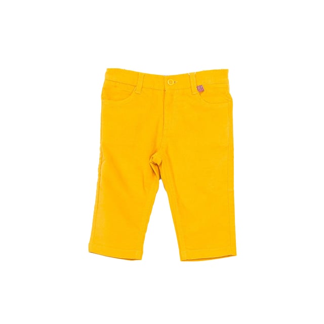 Suede pants.
 Waistband with belt loops.
 Button and zipper closure.
 One pocket on the front.
 Straight cut.
 Adjustable waistband with internal elastic.
 Seams seen in tone.
 Composition: 97% Cotton, 3% Elastane
 Care:
- Wash maximum at 30ºC.
 -Do not iron.
 - It is not allowed to use a dryer.
 - Do not use bleach.
 - Does not support dry cleaning.