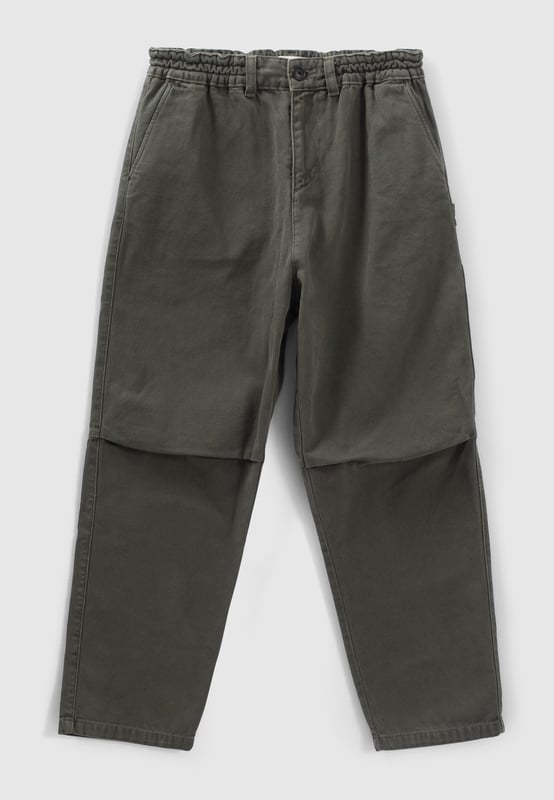 This cropped trousers has an elastic waist, zip and buttons fastening and pockets.