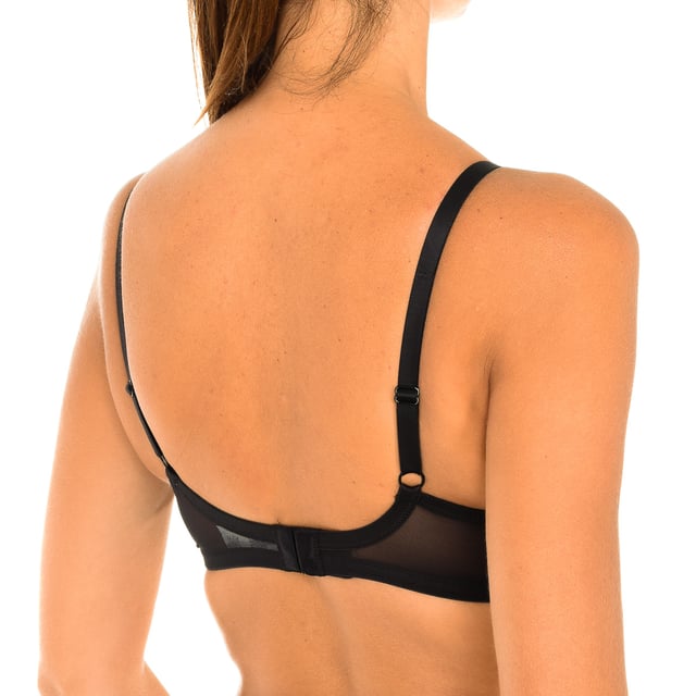 Elegance bra with underwire.
 Made of lace and chiffon, for an ultra feminine and refined style.
 Cups without foam.
 Elastic and adjustable straps.
 Back closure with four-position hooks.
 Elastic sides.
 Seams seen in tone.
 Composition: 85% Polyamide, 15% Elastane
 Care:
Wash at a maximum temperature of 30º.
 - Do not use bleach.
 - Do not use dryer.
 - Do not iron.
 - Do not dry clean.