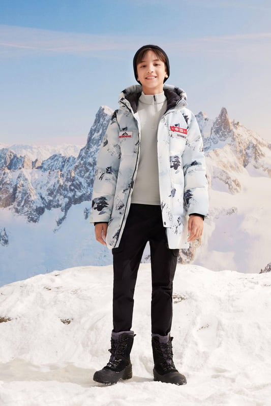 Experience ultimate warmth the Extreme Collection Kids Parka, designed to withstand temperatures as low as -20 degrees while featuring anti-bacterial properties for added protection. This parka ensures your child stays warm, safe, and comfortable during all winter adventures.

TRIPLE EASY-CARE PROTECTION: Anti-bacterial, oil-resistant and water-repellent.

HIGH-GRADE THERMAL FABRIC: Improved insulation and soft touch.

HIGH-QUALITY 680+ DUCK DOWN: 90% filling for optimal warmth, evenly distributed for consistent warmth.;

HEAT STORAGE TECHNOLOGY: Inner lining uses knitted silver-coated thermal fabric that reflects and retains heat, increasing warmth for the wearer by 2.7°C.

DESIGNED FOR EVERYONE: Unisex style, exceptionally versatile.
