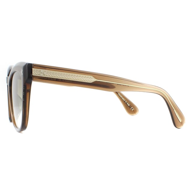 Oliver Peoples Marianela OV5372Su 16258E Sonnenbrille Die Espresso Olive Dégradé ist ein katzenaugenförmiger Rahmen aus leichtem Acetat. Die von funktionaler Hand gesetzten Stifte auf dem Rahmen des Rahmens und der Tempel sorgen für ultimative Stärke und Haltbarkeit. Die universellen Nasenpads bieten Komfort mit dem eingelegten Plattenlogo auf den Tempelrädern, die Authentizität bieten.
