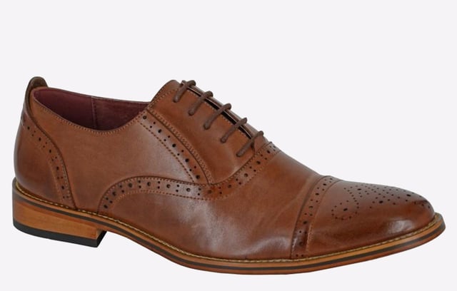 A classic wardrobe staple, Goor presents these Macon men's brogues, presented with intricate stitching and punch hole detailing for a timeless look sure to impress, and combined with a secure lace fastening and durable outsole.
- PU upper
- Intricate stitching and punch hole detailing
- Secure lace fastening
- Wood Effect Resin Sole