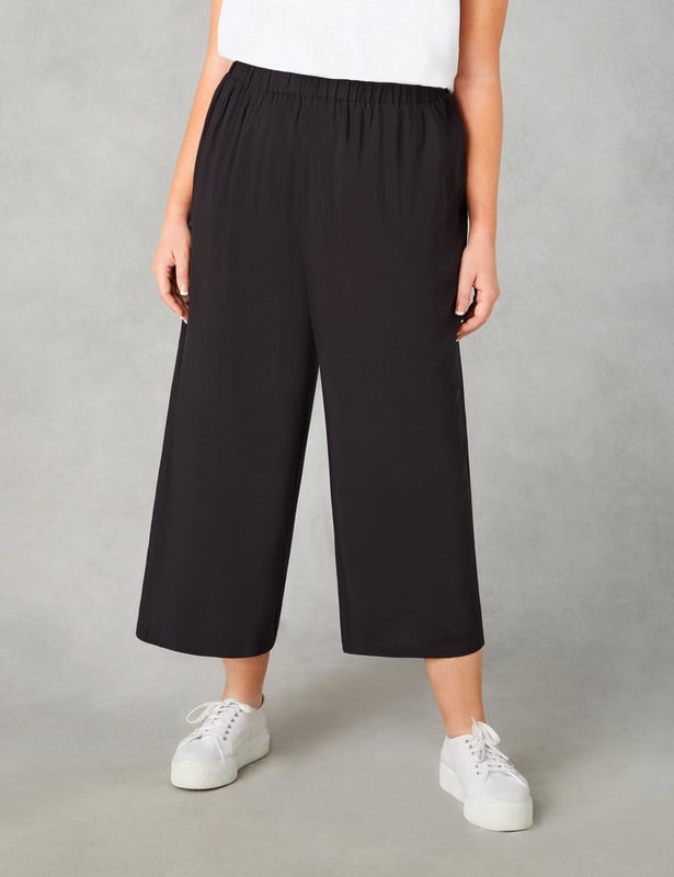 In classic black, these trousers are cut from a soft jersey fabric thats so comfortable to wear. With an elasticated waistband, they have a cropped, wide leg shape that hits at the most flattering point of the leg. Pair these with a T-shirt and trainers for laid-back daytime style.