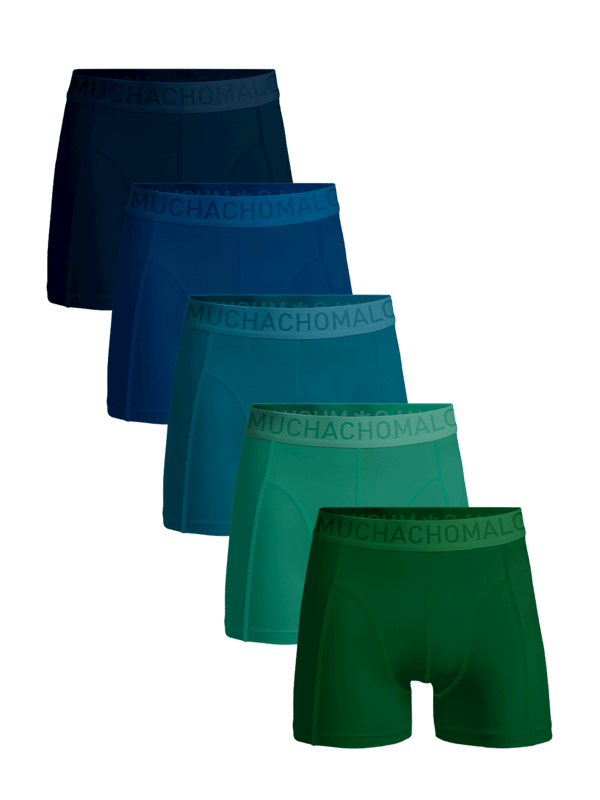 Die Boxershorts/Unterhosen von Muchachomalo sitzen wie angegossen und sind aus hochwertiger Baumwolle gefertigt. Ein weicher, elastischer Bund mit Logo aus Mikrofaserstoff sorgt für zusätzlichen Komfort.  Spezifikationen • 5 Stück • Normale Passform • Flache Nähte für zusätzlichen Komfort • Weicher Bund mit Muchachomalo-Logo  Wartung • Bei 30 Grad waschen • Nicht im Trockner trocknen • Bei mittlerer Hitze bügeln (2 Punkte)  Warum Muchachomalo? Muchachomalo arbeitet nur mit Fabriken zusammen, die BSCI- und OEKO-TEX-zertifiziert sind. Ziel dieser Fabriken ist es, die Arbeitsbedingungen kontinuierlich zu verbessern. Sie kämpfen für das Recht, eine Gewerkschaft zu gründen, für sichere Arbeitsbedingungen und sind gegen Zwangs- und Kinderarbeit. Sie ermöglichen es Verbrauchern und Unternehmen außerdem, verantwortungsvolle Entscheidungen zu treffen, die unseren Planeten für zukünftige Generationen schützen.