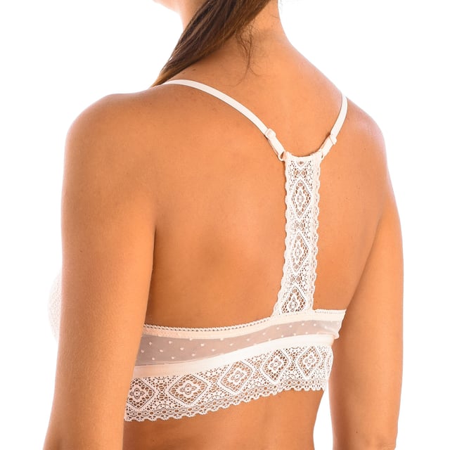 Kim women's bra Selene.
 Wire-free lace bralette with removable padded cup.
 Y-shaped back.
 A comfortable and feminine garment ideal for women's everyday life.
 Innovation, the quality of its raw materials and the constant evolution of its product have marked the trajectory of Selene, consolidating a leading company in women's underwear.
 Composition: 53% Polyester, 37% Polyamide, 10% Elastane
 Care:
Handwash.
 Maximum temperature 30º.
 Do not iron.
 Do not use bleach.
 Do not use dryer.
 Do not dry clean.
