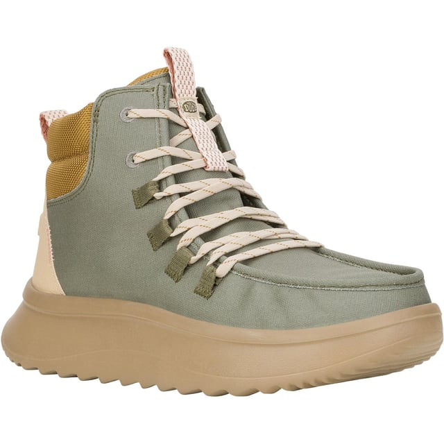 Wij hebben een hoge pet op van de Wendy Apres Coated Twill. Verhoog de stijlstandaard dit seizoen met een bovenwerk van gecoat keperstof, een suède hiel en een gewatteerde nylon kraag. De fleece voering en verhoogde plateauhoogte zorgen voor totaal comfort.