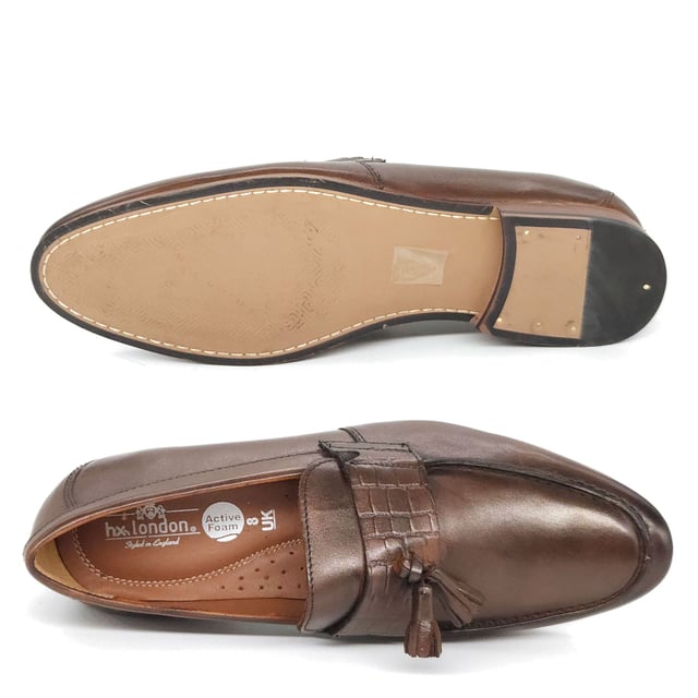 Elevate the everyday with Barking, a timeless loafer in high quality leather, complete with textured trims and tassel detailing for a trend-led touch.