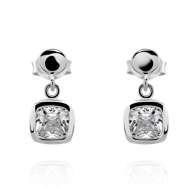 This Orphelia Set: Necklace + Earrings in Silver is made of the highest quality allergy free 925 Sterling Silver. The Orphelia 'Myrela' Women's 925 Sterling Silver Set: Necklace + Earrings - Silver SET-7486 comes delivered in a beautiful gift box and has a two year warranty - the perfect gift to spoil yourself or a loved one.