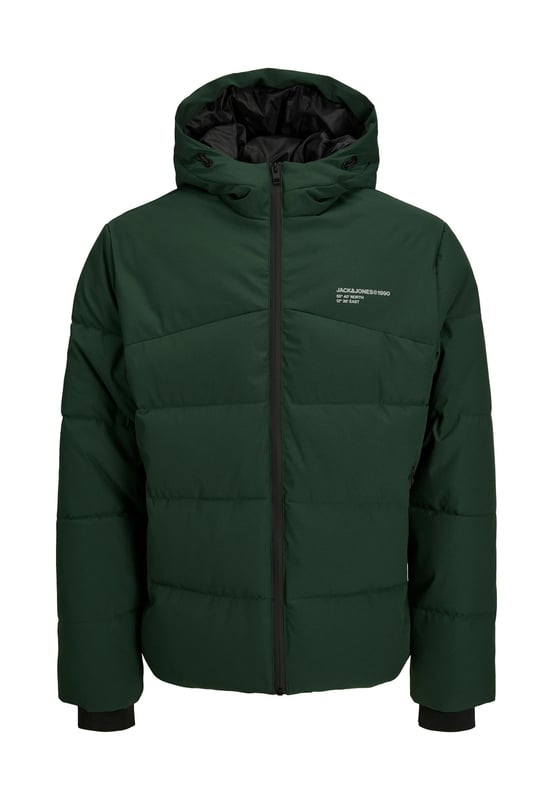 Dit gewatteerde jack van Jack & Jones is een warm en isolerend jack dat perfect is voor de koude wintermaanden. Het is gemaakt van hoogwaardige materialen en biedt een hoog draagcomfort. De normale pasvorm zorgt voor een comfortabele pasvorm. Een doorlopende ritssluiting maakt het aan- en uittrekken gemakkelijk. De jas heeft een casual capuchon met elastisch trekkoord, zijzakken met ritssluiting en stormmanchetten. De stormmanchetten beschermen tegen kou en wind. Een lichtgewicht stof zorgt voor ademend vermogen. Het jack is verkrijgbaar in verschillende kleuren en maten en kan op allerlei manieren worden gecombineerd. Dit gewatteerde jack van Jack & Jones is een warm en isolerend jack voor elke man.