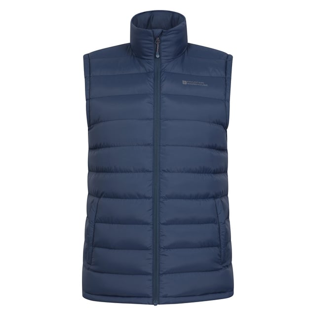 Schale: Nylon. Füllung: Mikrofaser. Design: Logo. Gewebe-Technologie: DWR-Ausrüstung, Isolierung, Isotherm, wasserabweisend. Ausschnitt: Hoher Halsausschnitt. Ärmel-Typ: Ärmellos. Taschen: 2 Seitentaschen. Verschluss: Durchgehender Reißverschluss.