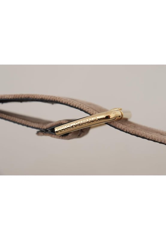 Cinturon de terciopelo autentico de Dolce & Gabbana.
  Hebilla con el logotipo grabado.
  Material de terciopelo de alta calidad.
  Color marron claro.
  Fabricado en Italia.
  Ancho: 3 cm.
  Apto para mujeres.
