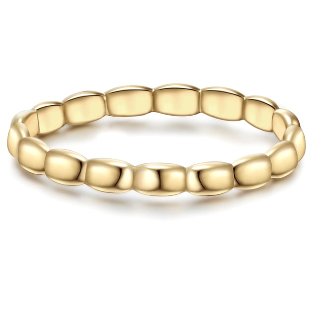 Do you like subtle accessories that inspire with special details at second glance? Then you are guaranteed to fall in love with this ring of the label Glossypieces Munich! The narrow ring scores with a ring rail in a refined 3D structure. Made of sterling silver and refined with classic yellow gold, the ring shimmers in the warm shine of the popular gold shade. The minimalist design harmonizes to many outfits from casual to festive and enriches your jewelry box as a versatile every-day piece. Fashionista tip: This ring also fits perfectly in stack refook with your other favorite rings!