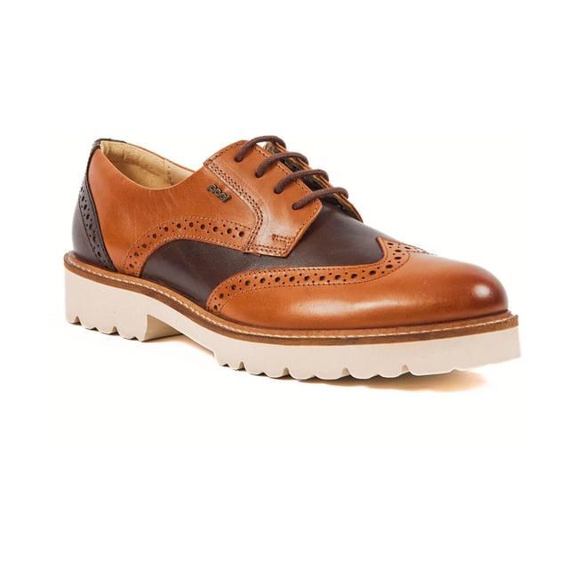 The KORTNEY is a timeless brogue style featuring subtle POD branding and sleek stitching details. The chunky sole gives an added edge to an otherwise classic style. The style is finished with tonal laces and blind eyelets