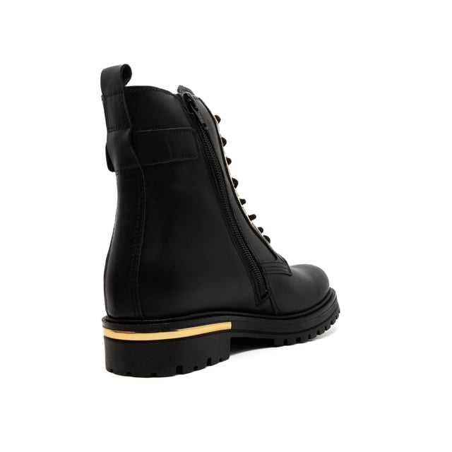 Color: Negro 100 Corte: Piel Interior: Piel Suela: Goma Cierre: Cremallera y cordones Detalles Logo de la marca dorado y acabado en el talón Ajuste: Regular Ocasión: Tiempo libre