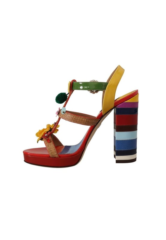 Hermoso, nuevo con etiquetas  
Hecho en Italia  
Aplicación floral  
Diseño multicolor  
Confeccionado con 23% algodón, 22% paglia y 55% cuero  
Suela de cuero  
Correa en el tobillo para un ajuste seguro  
Calidad y comodidad  
Material: 23% algodón, 22% paglia, 55% cuero  