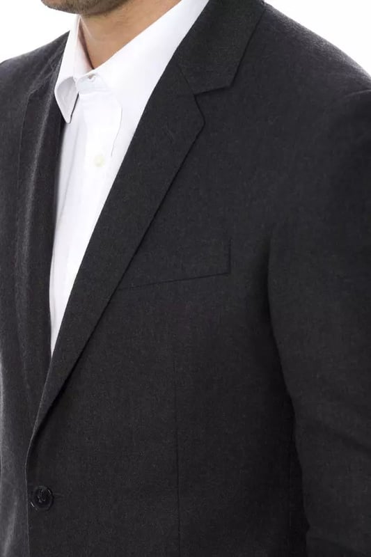 Gray Wool Blazer
  Single-breasted design
  Made from Quality wool
  Versatile gray color
  Suitable for formal occasions or everyday wear
Material: 100% Wool