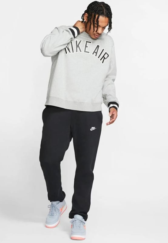 Nike Sportswear mens open hem joggers offer relaxed style, comfort and softness. - -. Made of soft fleece fabric, they feature a fitted, renewed belt and a design with Open hems for a relaxed Look. - -.  Fleece fabric For A soft and light fit. Adherent belt for a clean look. - -.  A garment for every day.