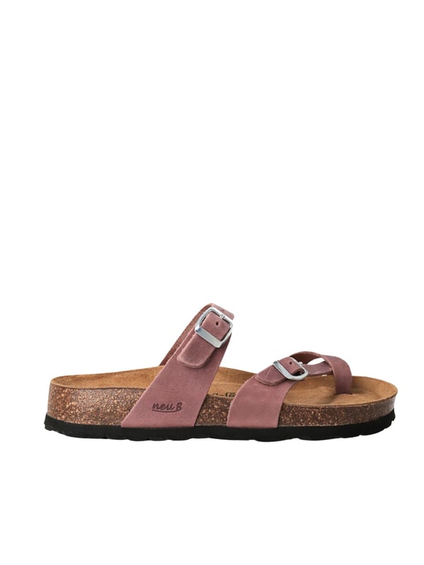 Beleef de zomer met deze stijlvolle damessandalen! Het lichtgewicht ontwerp maakt ze comfortabel om te dragen, ideaal voor warme dagen. Hoogwaardige bandjes van splitleer geven de sandalen een verfijnde look en duurzaamheid. De verstelbare bandjes bij de grote teen en over de hele breedte van de voet bieden comfort en stabiliteit, terwijl de spikesluitingen een pasvorm op maat mogelijk maken voor een perfecte pasvorm. De moderne teenscheider voegt een trendy touch toe en voorkomt uitglijden. Het kurken voetbed vormt zich naar de vorm van je voet en biedt de hele dag uitzonderlijk comfort. Deze sandalen kunnen op allerlei manieren worden gecombineerd, met zomerjurkjes, shorts of jeans. Perfect voor het strand, de stad of een rustige wandeling. Geniet van stijl en comfort in een unieke sandaal!
