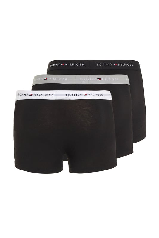 Tommy Hilfiger 3-Pack Heren Trunks Tommy Hilfiger 3-pack heren trunks. De zachte trunk vangt de eenvoudige maar onmiskenbare stijl van Tommy Hilfiger met een logo-elastische tailleband. Gemaakt van een mengsel van 100% organisch en gerecycled katoen, met een elastische tailleband voor de hele dag comfort. Comfortabel, stijlvol en vriendelijk voor de planeet, wat wil je nog meer?
Belangrijkste Kenmerken
Logo-elastische tailleband
Zacht katoen
3-pack