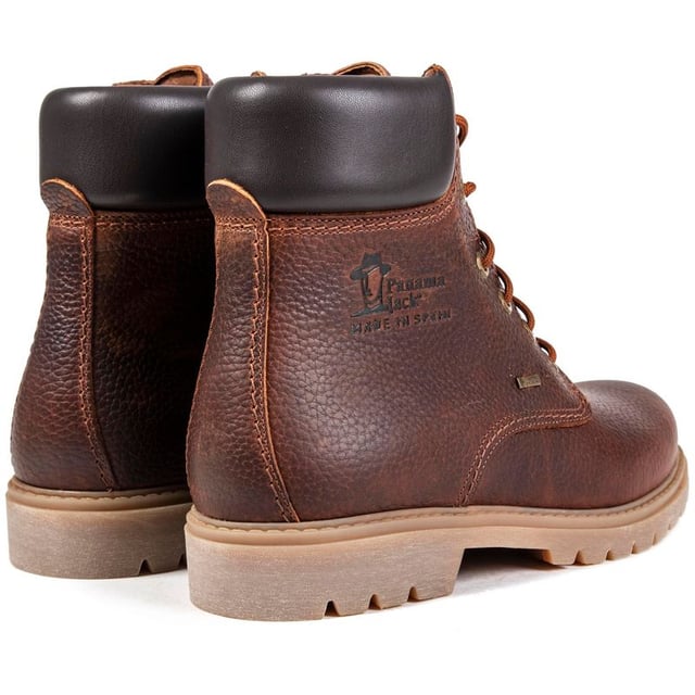 Botines con cordones Pamana Jack Panama 03 GTX 05 de color marrón intenso para hombre con parte superior de cuero texturizado y cuello acolchado de cuero negro. 6 ojales metálicos. cordones tonales. y marca en relieve en el talón. Estos son impermeables. Elaboración española. Las botas de montaña duraderas están rematadas con un forro suave. y suela de goma color canela con banda de rodadura con tacos.