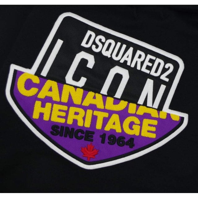 Sudadera con capucha Dsquared2.
Cuello redondo, con capucha ajustable mediante cordones.
Estampado de la marca en el frontal.
Puños y cinturilla acanalados.
Costuras vistas a tono.
 Composición: 100% Algodón
 Cuidados:
Lavar a temperatura máxima 30º.
Planchar a temperatura baja.
No usar lejía.
No usar secadora.
No lavar en seco.