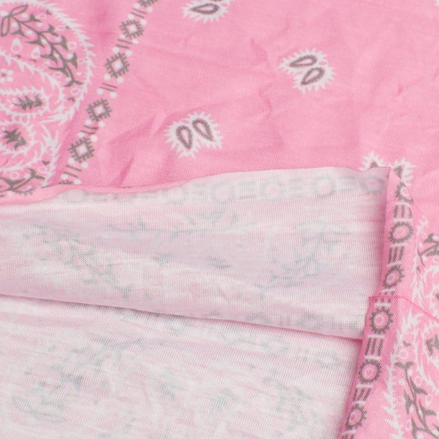 Originales multifunktionales Höschen Buff, das Vielseitigkeit und Komfort bei jeder Outdoor-Aktivität bietet.

 Hauptmerkmale:

 - Multifunktional, kann als Schal, Stirnband, Maske, Mütze oder Bandana verwendet werden.
 -Unisex.
 - Elastischer Halstuch.
 - Vielseitig.
 - Schlauchförmiger Buff ohne Nähte, sorgt für eine bequeme Passform und beugt Hautirritationen vor.
 - Bietet einen Sonnenschutzgrad von 50 UPF.
 - Schützt vor Kälte, Wind und Sonne und eignet sich perfekt für Outdoor-Sportarten.
 - Einheitsgröße.
 - Für Erwachsene konzipiert.
 - Ideal zum Tragen das ganze Jahr über.
 - Erhältlich in einer Vielzahl von Farben und Drucken mit dem Buff-Logo, das die Qualität der Marke hervorhebt.

 Ein funktionelles und praktisches Kleidungsstück für alle, die bei jedem Abenteuer Komfort und Schutz suchen.
 Maßnahmen: 22,3 x 47 cm
 Komposition: 100 % Polyester
 Pflege:
- Maschinenwäsche max. bei 40 °C.
 - Vermeiden Sie die Verwendung von Weichspülern.
 - Verwenden Sie kein Bleichmittel.
 - Benutzen Sie keinen Trockner.
 - Kein Bügeln.
