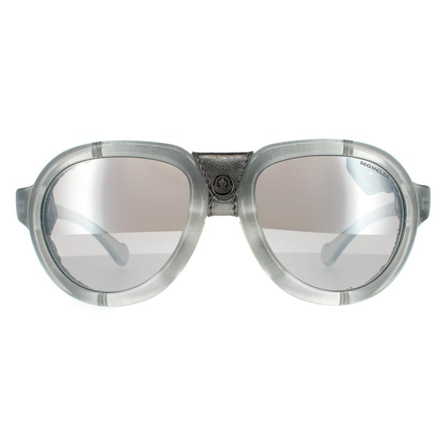 Moncler Sunglasses ML0090 20C Grey Smoke Mirror feature removable side shields in leather and a similarly leather wrapped bridge. Rubber nosepads complete the high sports performance features of these awesome Moncler sunglasses.