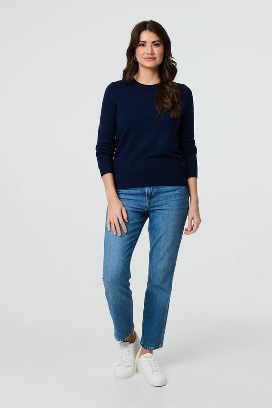 Get a classic look in this slim jumper. It has an embroidered texture on the front, long sleeves and a flattering hip length hem. For an effortless professional outfit, pair with a midi skirt or fitted trousers. This top is also made from a breathable viscose blend.