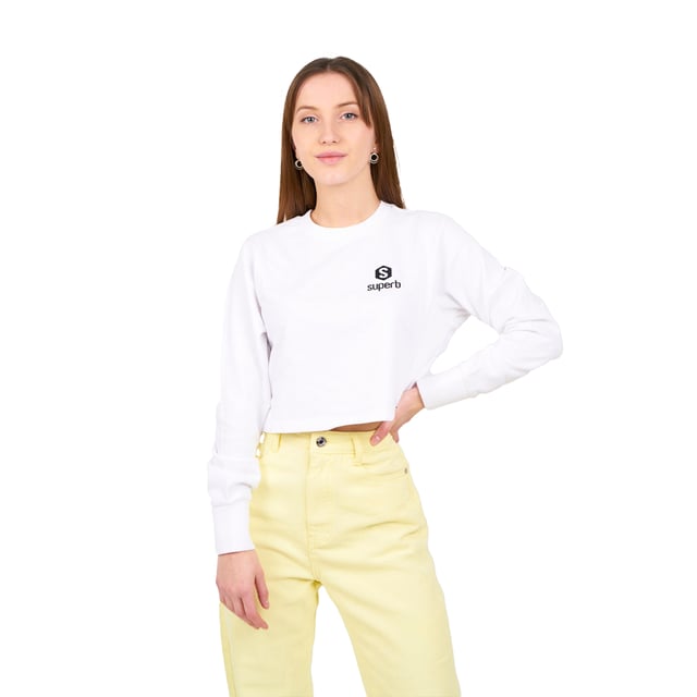 Short sweatshirt Superb.
 Round neckline with ribbed finish.
 Brand embroidery on the front.
 Ribbed finished cuff.
 Seams seen in tone.
 Composition: 100% cotton
 Care:
- Wash at max. 40ºC.
 - Do not use bleach.
 - Iron at low temperature.
 - Do not dry clean.
 - Do not use dryer.