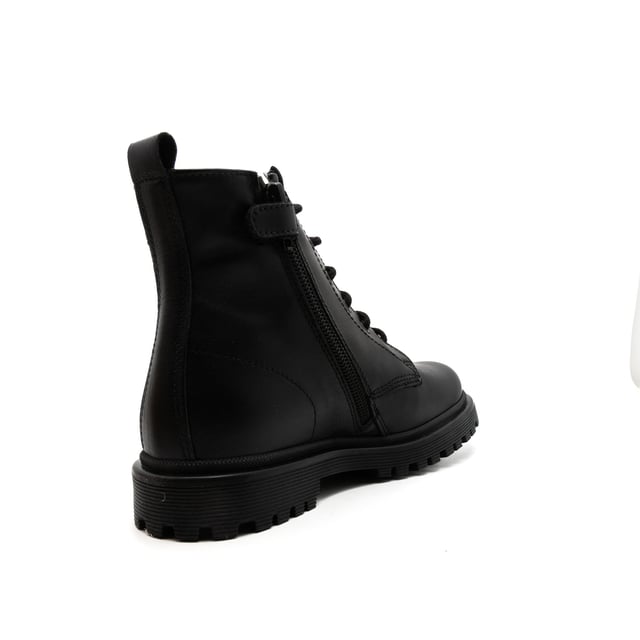 Color: Negro 100 Corte: Piel Interior: Piel Suela: Material intético Cierre: Cordones, cremallera Detalles Modelo con cierre cómodo y suela ultraligera Ajuste: Cómodo Ocasión: Tiempo libre