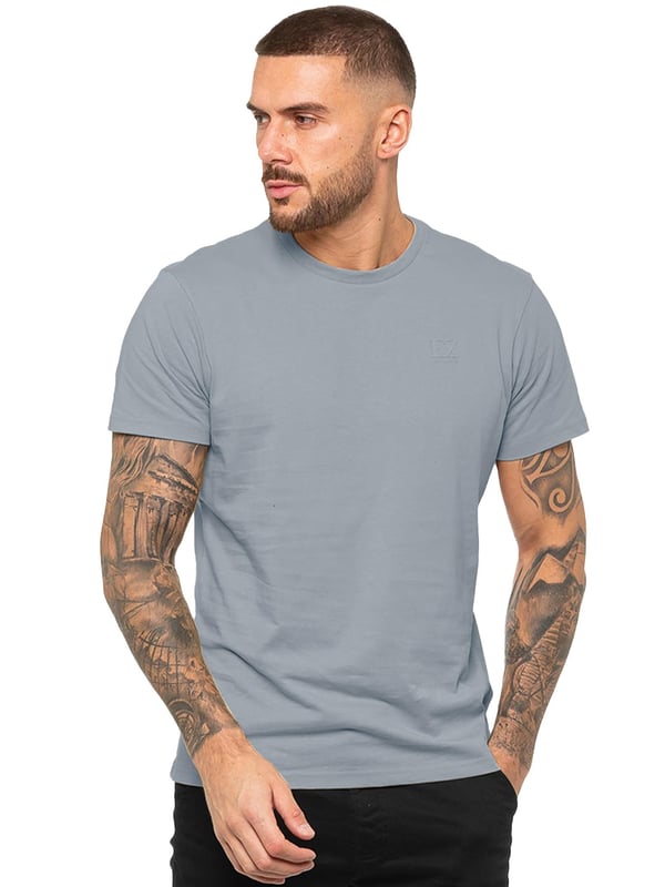 Camiseta Enzo Men's Regular Fit. Logotipo Enzo bordado en la parte delantera. Cuello redondo, mangas cortas. 50% Algodón, 50% Elastano. Lavable a máquina (ver etiquetas). Ideal para el gimnasio, ropa casual