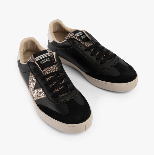 BERLIN FAUX LEATHER PUMPED CYCLIST Womens Trainers Negro Victoria BERLIN FAUX LEATHER PUMPED CYCLIST Womens Trainers Negro
Upper Material: Faux Leather
Lining Material: Cotton/Microfibre
Sole Material: PVC
Closure/Fastening: Lace-Up
Features: Comfort
Toe Shape: Round
Shoe Width: Regular
Item Weight: 0.5 KG
Heel Height: Low (2.5-4.9cm)
Shoe Shaft Height: Low Top
Trainer Style: Casual
Gift Boxed: No
Product Code: 1126198/NEGRO