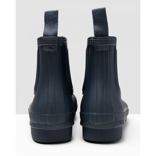The New And Improved Hunter Original Chelsea Wellington Boot Has An Even More Optimum Fit To Maximise All-day Comfort And Style. Ready For The Changing Seasons In The Countryside As Well As Rainy Days In The City, Each Welly Boot Is Handcrafted From Natural Rubber And Vulcanised For Superior Protection. Retaining The Iconic Silhouette Of A Traditional Chelsea, It Features Elasticated Gussets And Has A Nylon Pull-tab For An Easy On And Off. In A Classic Dark Blue Matte With An Eye-catching Logo On The Front, These Waterproof Outdoor Chelseas Are A Wet Weather Wardrobe Essential.