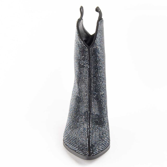 Botín cowboy de tacón para mujer. Calce cómodo. Plantilla acolchada de piel natural. Fabricado por otras marcas para nuestra marca. Medidas aproximadas: 6 cm de tacón, 17 cm alto de caña y 12 cm ancho de caña.