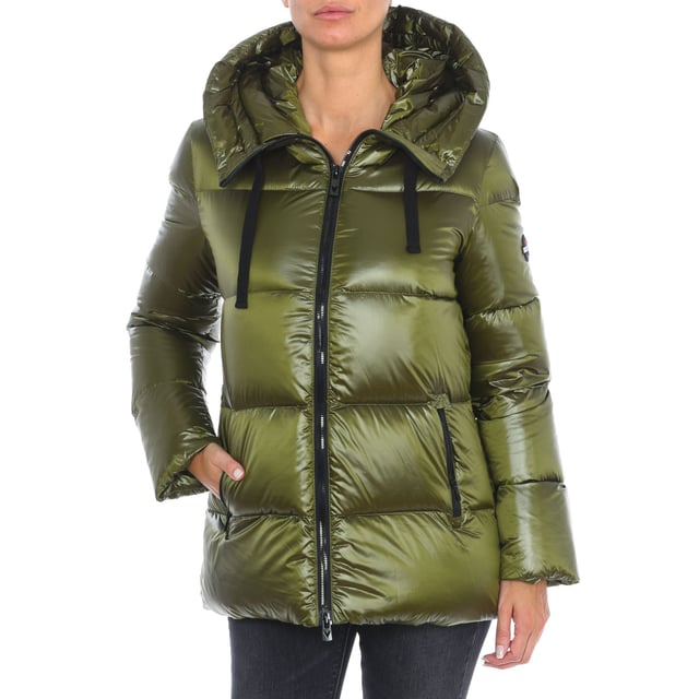 Padded jacket Vuarnet.
 High collar with hood.
 Two-way zipper closure.
 Two pockets with zipper closure on the sides.
 One internal zipper pocket.
 Brand print on one sleeve.
 Seams seen in tone.
 Composition: 100% Polyamide
 Care:
Wash at maximum temperature 30º.
 Do not iron.
 Do not use bleach.
 Do not use dryer.
 Do not dry clean.