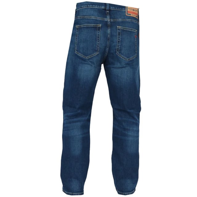 Diesel Blå Jeans, Regular Midja, Tapered Ben, Knapp Gylf, 98% Bomull, 2% Elastan Stretch Denim, Mörk Denim, Stort Logotypmärke, Brunt Märke, Blå Denim